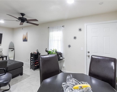 728 Saybrook Circle Nw - Photo Thumbnail 5