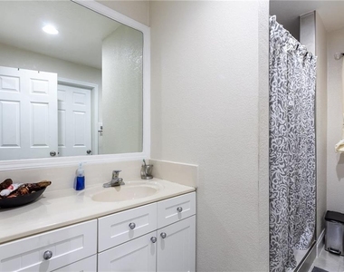 728 Saybrook Circle Nw - Photo Thumbnail 10