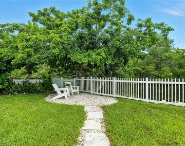 578 14th Street N - Photo Thumbnail 21