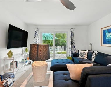 578 14th Street N - Photo Thumbnail 4