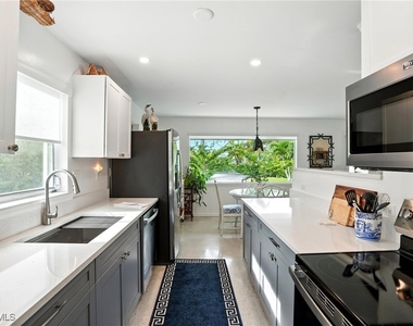 578 14th Street N - Photo Thumbnail 10
