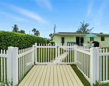 578 14th Street N - Photo Thumbnail 24