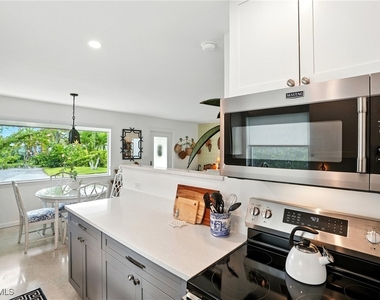 578 14th Street N - Photo Thumbnail 11