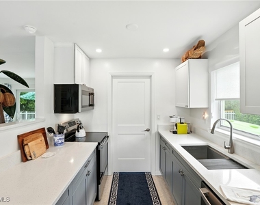 578 14th Street N - Photo Thumbnail 9
