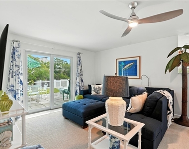 578 14th Street N - Photo Thumbnail 3