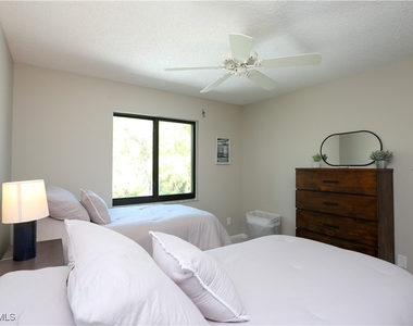 5733 Deauville Circle - Photo Thumbnail 11