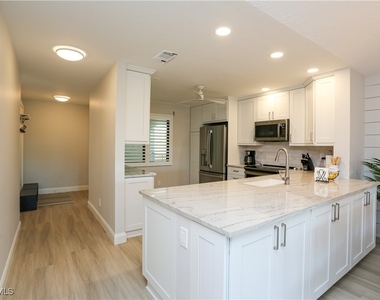 5733 Deauville Circle - Photo Thumbnail 6