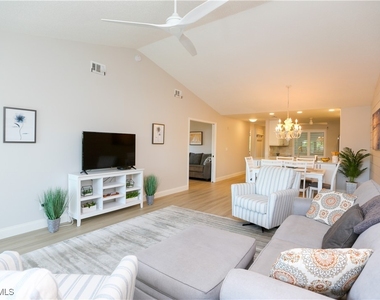 5733 Deauville Circle - Photo Thumbnail 21