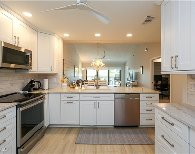 5733 Deauville Circle - Photo Thumbnail 8