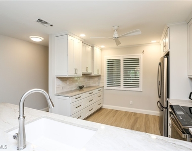 5733 Deauville Circle - Photo Thumbnail 31