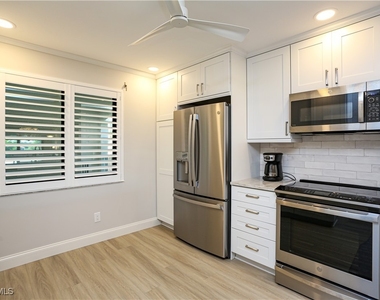 5733 Deauville Circle - Photo Thumbnail 33