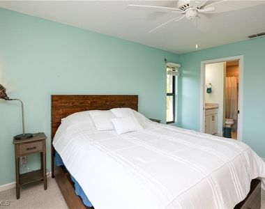 5733 Deauville Circle - Photo Thumbnail 41