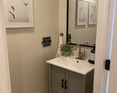 768 Hampton Circle - Photo Thumbnail 5