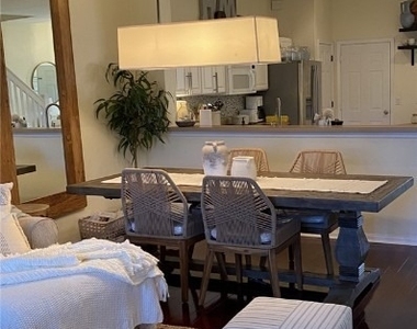 768 Hampton Circle - Photo Thumbnail 7