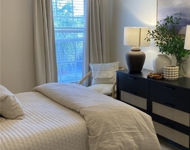 768 Hampton Circle - Photo Thumbnail 2