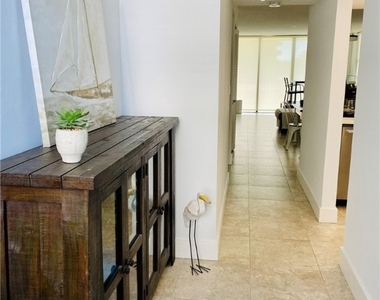 601 Seaview Court - Photo Thumbnail 5