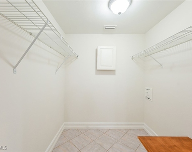 1933 Courtyard Way - Photo Thumbnail 12