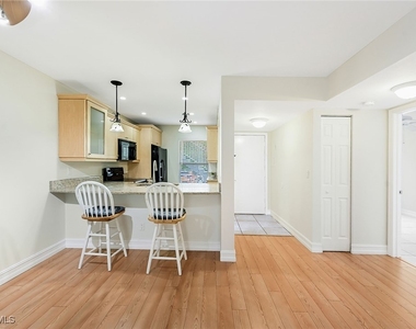 1933 Courtyard Way - Photo Thumbnail 5