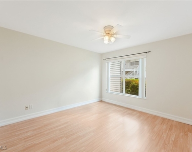 1933 Courtyard Way - Photo Thumbnail 10