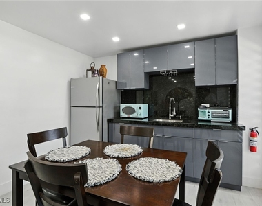 936 Panther Creek Lane - Photo Thumbnail 3
