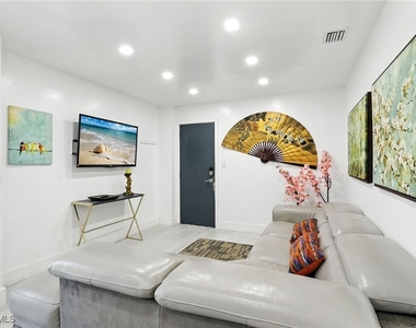 936 Panther Creek Lane - Photo Thumbnail 2