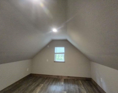 667 Miller Drive - Photo Thumbnail 6