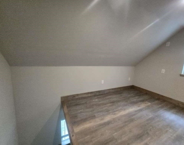 667 Miller Drive - Photo Thumbnail 5