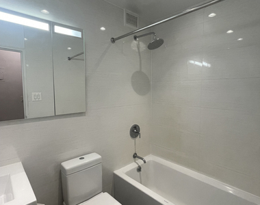 425 East 80th Street - Photo Thumbnail 3