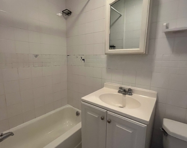 369 Menahan Street - Photo Thumbnail 4
