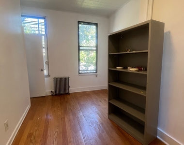 369 Menahan Street - Photo Thumbnail 2