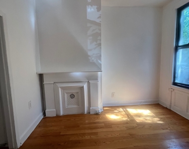 369 Menahan Street - Photo Thumbnail 1
