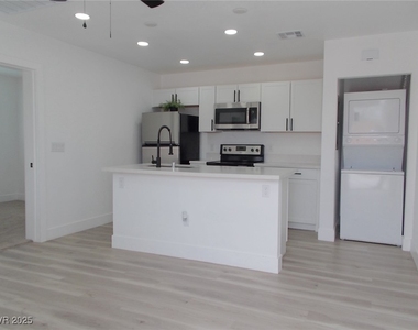 532 N 9th Street - Photo Thumbnail 3