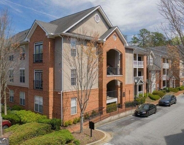 100 Ladson Court - Photo Thumbnail 8