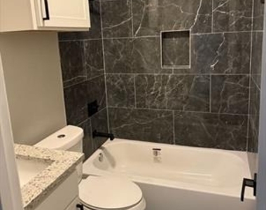 219 Se 13th - Photo Thumbnail 3