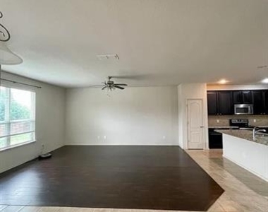 2004 Windsor Farms Drive - Photo Thumbnail 2