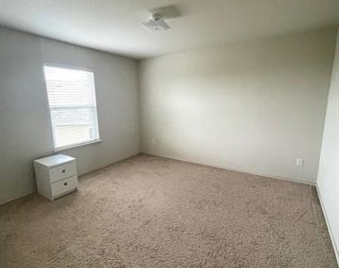 2004 Windsor Farms Drive - Photo Thumbnail 3