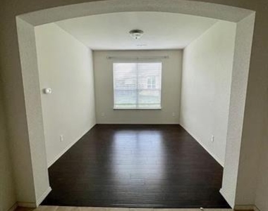 2004 Windsor Farms Drive - Photo Thumbnail 4
