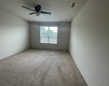 2004 Windsor Farms Drive - Photo Thumbnail 5