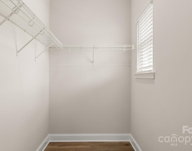 1748 Marglyn Drive - Photo Thumbnail 9