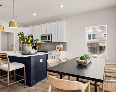 1748 Marglyn Drive - Photo Thumbnail 3