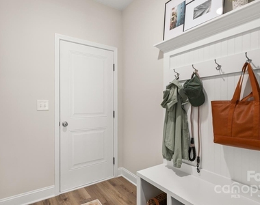 1748 Marglyn Drive - Photo Thumbnail 7