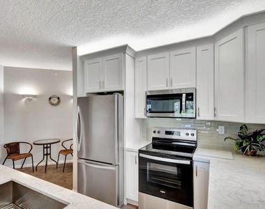 300 Uno Lago Drive - Photo Thumbnail 11