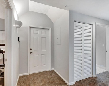 300 Uno Lago Drive - Photo Thumbnail 4