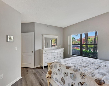 300 Uno Lago Drive - Photo Thumbnail 32