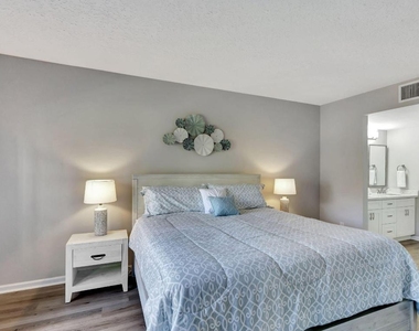 300 Uno Lago Drive - Photo Thumbnail 25