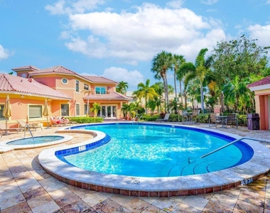 300 Uno Lago Drive - Photo Thumbnail 44