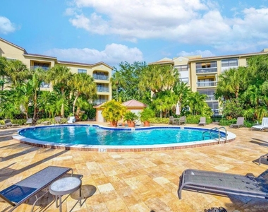 300 Uno Lago Drive - Photo Thumbnail 43