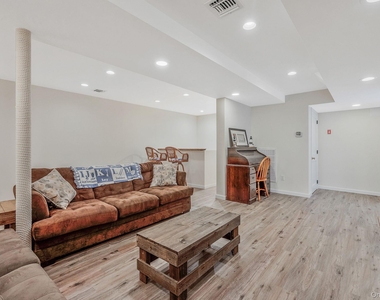 6 Bay Drive - Photo Thumbnail 15