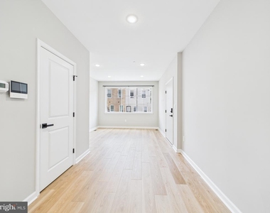 1320 S Grove Street - Photo Thumbnail 12