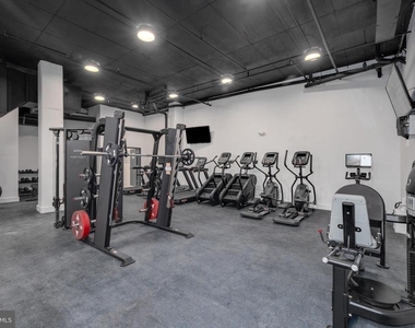 2400 E Huntingdon Street - Photo Thumbnail 12